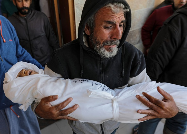 62 شهيداً في قصف صهيوني على منازل ومناطق نزوح في غزة
