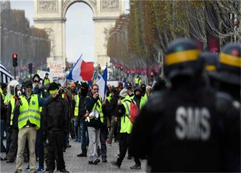 باريس تشتعل مجدداً بسبب إضراب 