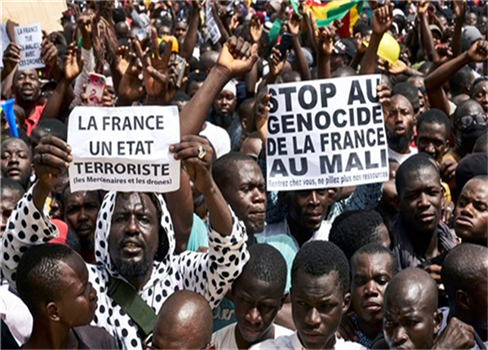 مظاهرات في مالي ضد الاحتلال الفرنسي والحكومة الموالية له