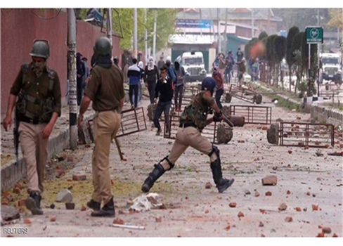 اشتباكات بين قوات الاحتلال الهندي وجماعة مسلحة في كشمير