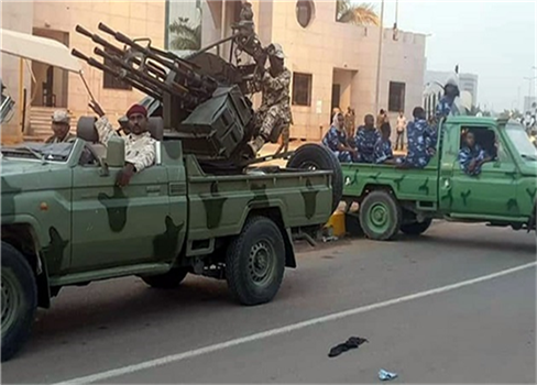 جندي سوداني يقتل مواطنين رفضا التوقف على حاجز تفتيش