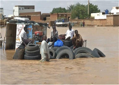 السودان تودع 60 من ضحايا السيول التي ضربت البلاد مؤخراً 