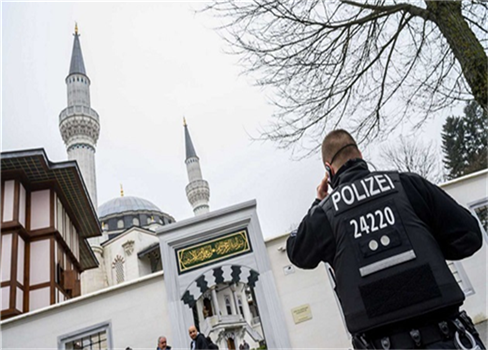 محكمة ألمانية تقضي بحظر ارتداء الحجاب في سلك القضاء