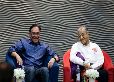انتخابات جديدة في ماليزيا قد تنهي النزاع بين مهاتير محمد وأنور إبراهيم