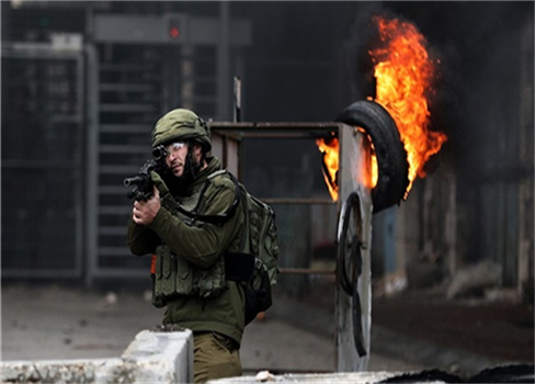 مواجهات بين شبان فلسطينيين وقوات الإحتلال الإسرائيلي في الخليل