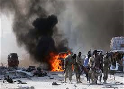 قتلى بينهم نائب وزير في هجوم انتحاري بالصومال