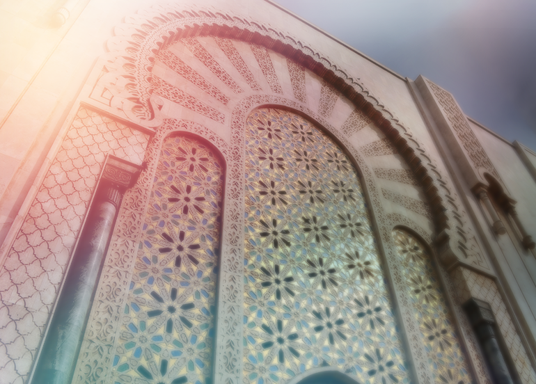 أيها المسلمون: ظهر في سيرة أم سلمة رضي الله عنها عظيم التضحية التي بذلتها في سبيل إيمانها؛ إذ هاجرت الهجرتين، وحيل بينها وبين زوجها وابنها، حتى جمع الله تعالى شتاتهم في الهجرة إلى المدينة، وما هي إلا بضع سنوات حتى أصيبت في زوجها