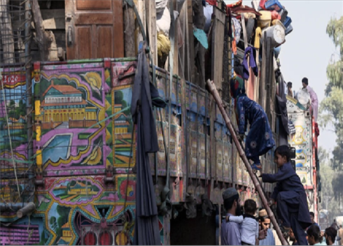 حملة باكستانية لترحيل مليون لاجئ أفغاني