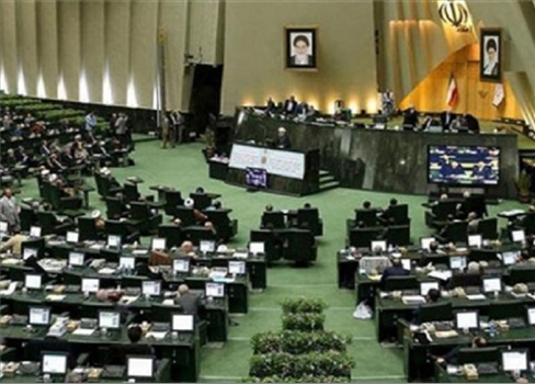 البرلمان الإيراني يهدد بالانسحاب من معاهدة حظر الانتشار النووي