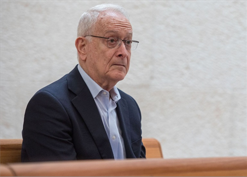 رئيس تحرير صحيفة هأرتس العبرية يثير ضجة في الدولة العبرية 