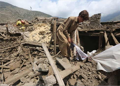 عشرات القتلى حصيلة زلزال عنيف ضرب شمال أفغانستان