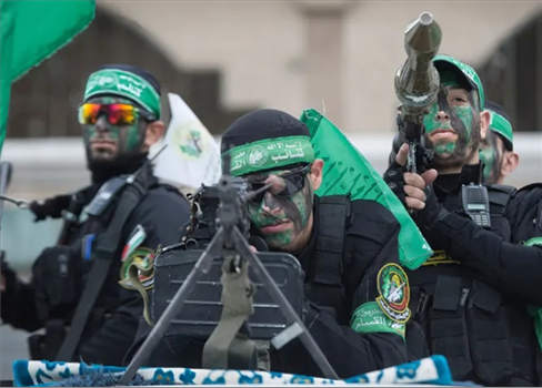 قناة عبرية: حماس تستعد بآلاف المقاتلين لليوم التالي في غزة