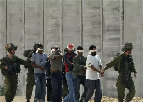 تحقيق صهيوني يكشف فضائع ترتكب بحق الأسرى الفلسطينيين
