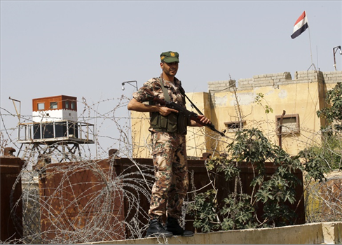 رئيس أركان الجيش المصري يزور الحدود مع غزة