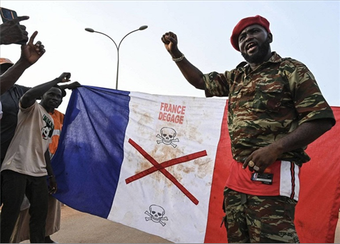 فرنسا تسحب جيشها من النيجر