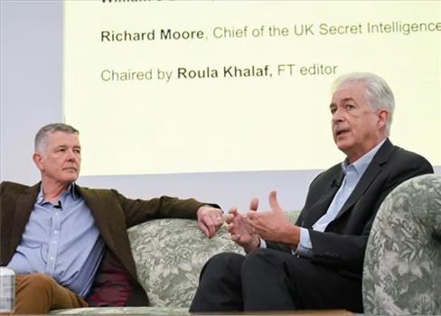 بيرنز ومور يؤكدان أن العالم يتعرض لتهديدات هي الأخطر منذ الحرب العالمية الثانية