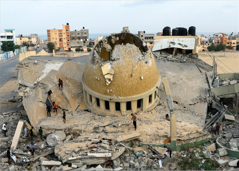 غارات الاحتلال دمرت 7 مساجد في قطاع غزة