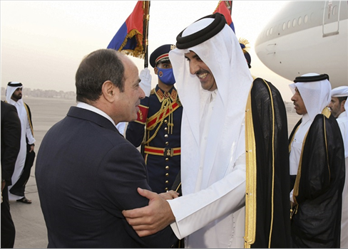 أمير قطر يزور القاهرة لبحث وقف إطلاق نار في غزة