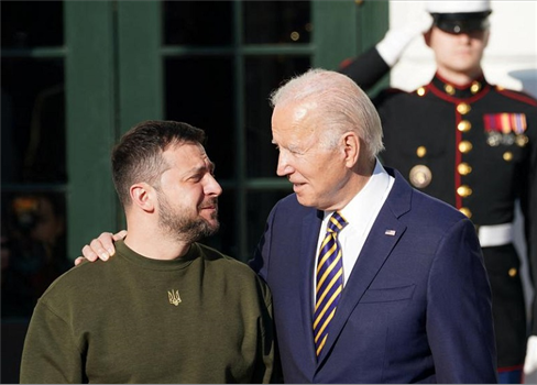 الرئيس الأوكراني يتحدث عن خذلان أمريكي قريب