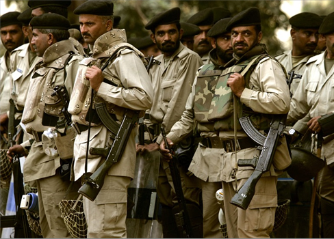 الجيش الباكستاني ينتشر في إسلام آباد تجنباً لمزيد من الاحتجاجات على اعتقال عمران خان