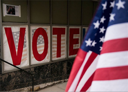 هاريس تحسم استطلاعات الرأي لصالحها متفوقة على ترامب