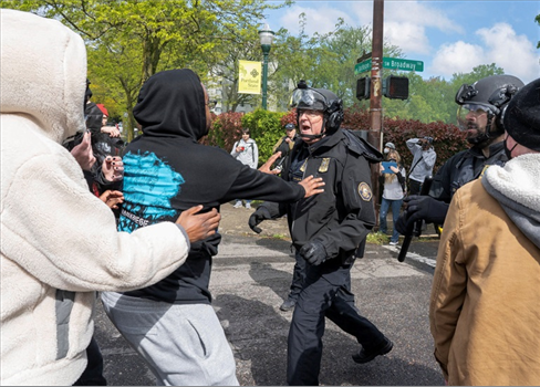 2400 معتقل من الجامعات الأمريكية بسبب دعم الفلسطينيين