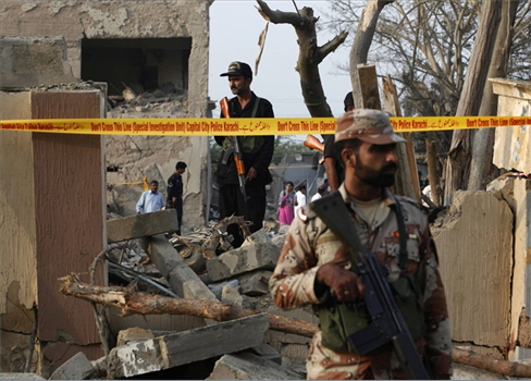 تفجير إرهابي يقتل 6 من عناصر الشرطة الباكستانية