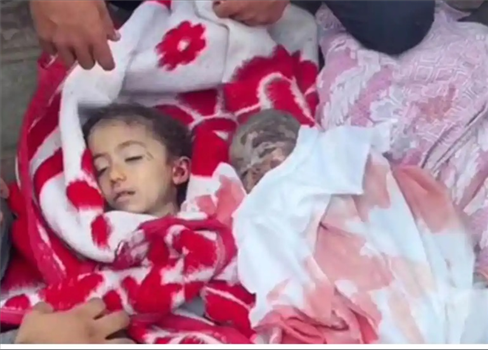 أكثر من 100 شهيد في قصف صهيوني على خيام النازحين غرب خانيونس