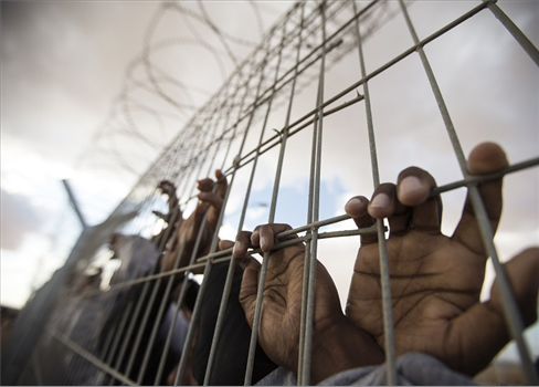 الإضراب عن الطعام وسيلة الأسرى الفلسطينيين للمطالبة بحقوقهم في السجون الصهيونية