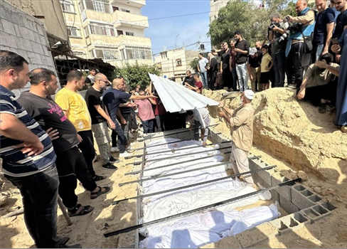 قبر جماعي لـــ179 شهيداً في مستشفى الشفاء بغزة