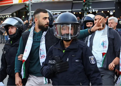 ألمانيا تشن حملة أمنية على أي نشاط مؤيد للفلسطينيين