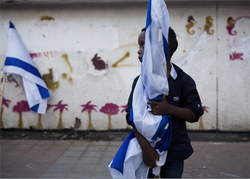 الجيش الصهيوني يعرض على اللاجئين الأفارقة القتال في غزة مقابل الإقامة