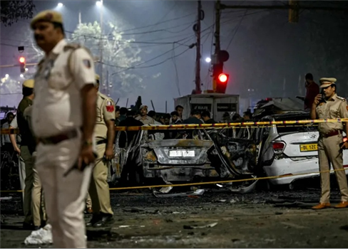 7 قتلى في إنفجار داخل مركز للشرطة الهندية في كشمير 