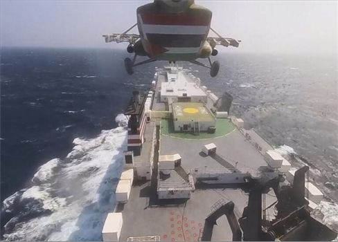 استهداف سفينة جديدة قبالة السواحل اليمنية