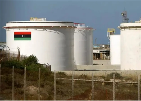 اشتباكات مسلحة في محيط مصفاة الزاوية النفطية في ليبيا