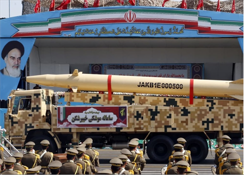 صحيفة: إدارة ترامب تنوي توجيه ضربة عسكرية لإيران