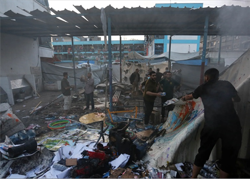 15 شهيداً في قصف صهيوني لمدرسة تؤوي نازحين في جباليا