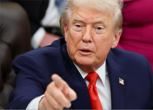 ترامب يوسّع حظر السفر ليشمل سبع دول بينها سوريا والسلطة الفلسطينية