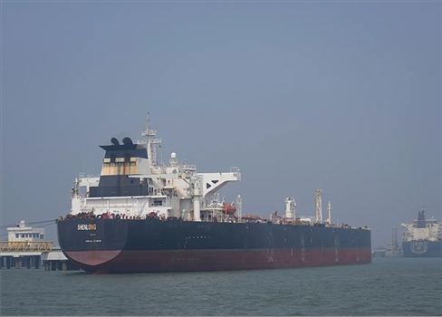 إيران تلوّح بنظام جديد لمضيق هرمز وفرض رسوم على الملاحة بعد الحرب