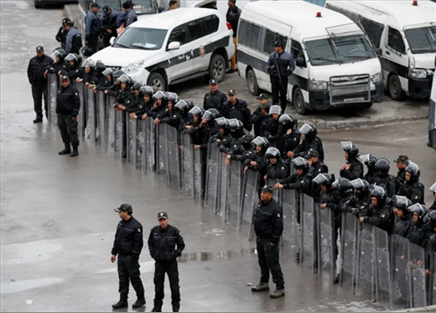 أحكام تصل إلى 66 عاماً لشخصيات تونسية معارضة