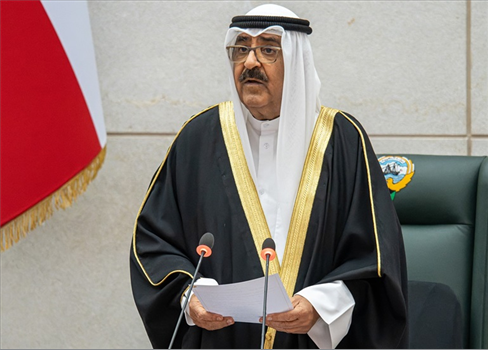 الشيخ مشعل الأحمد يؤدي القسم أمام مجلس الأمة أميراً للكويت