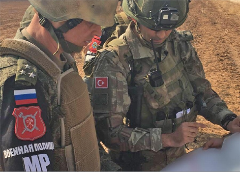 الروس يختبرون صبر الأتراك في الشمال السوري