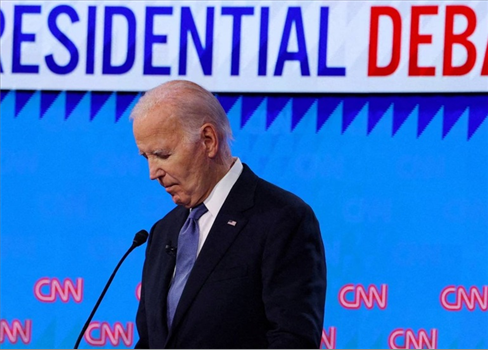 كامالا هارس.. الأمل الأخير للحزب الديمقراطي للنجاة من محرقة سياسية