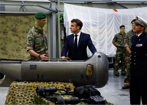 ماكرون يدفع نحو تعبئة عسكرية شاملة بسبب التوترات العالمية