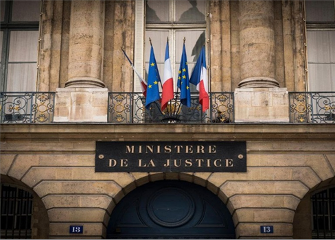 أحكام غيابية تستهدف مسؤولين في النظام السوري في باريس