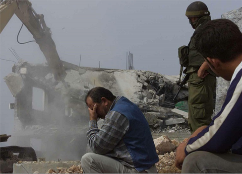 قوات الإحتلال الإسرائيلي تهدم منزل أحد حراس المسجد الأقصى