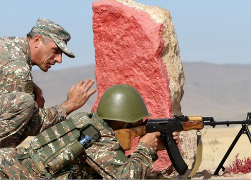 أرمينيا وأذربيجان .. شبح حرب باردة يحسمها نزاعات الكبار