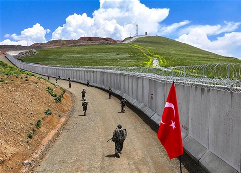 سياج ومنطقة عازلة.. تركيا تستعد لأسوأ سيناريو أمريكي في إيران