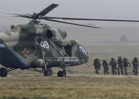 روسيا تحشد قواتها وتجري مناورات مشتركة بجوار الحدود الأفغانية