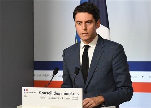 وزير التربية الفرنسي يحظر لبس 